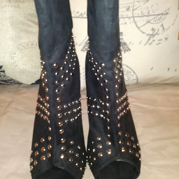 NWOT Bold black booties - Picture 2 of 4